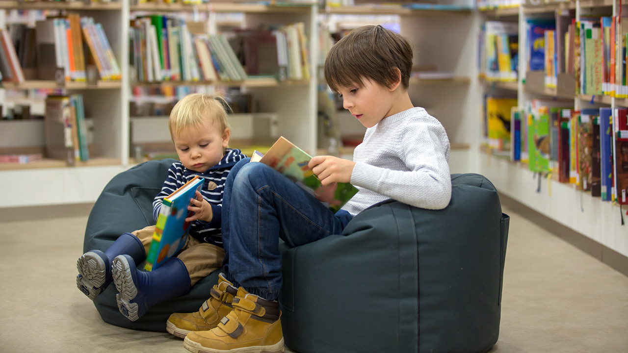 Children reading together in a library.